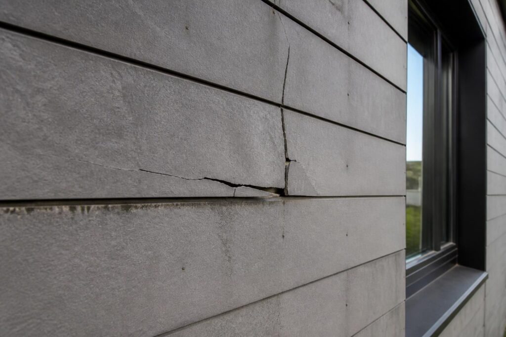 découvrez les causes courantes des fissures sur les lames de bardage rockpanel et les solutions pour préserver leur durabilité et esthétique.