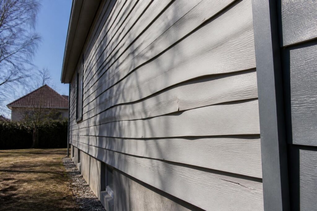 découvrez les raisons possibles de la déformation de votre bardage cedral après la pose et comment y remédier efficacement pour garantir la durabilité et l'esthétique de votre façade.