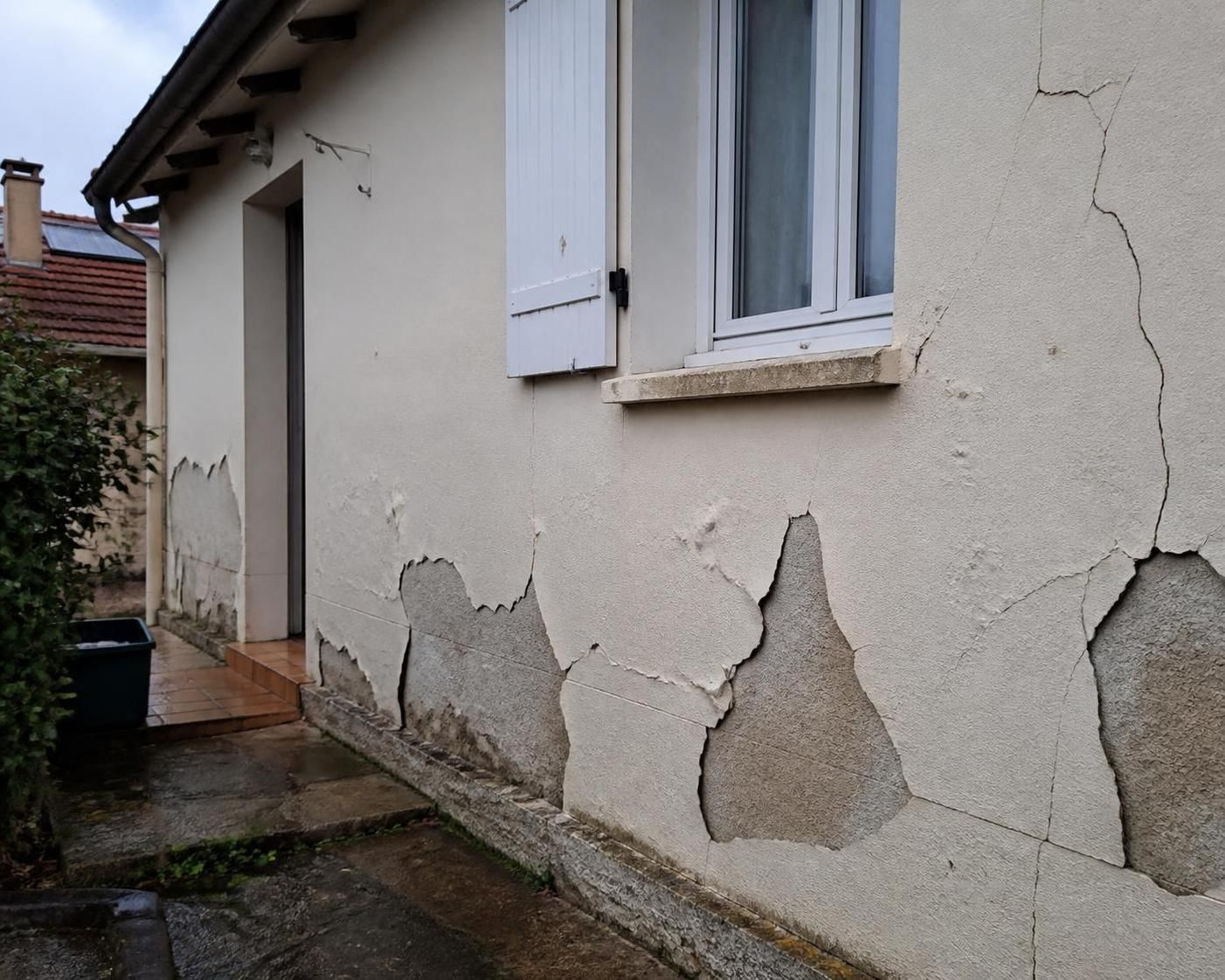 découvrez les causes possibles du décollement par plaques de votre enduit de façade parexlanko et comment y remédier efficacement pour assurer la durabilité de votre revêtement.